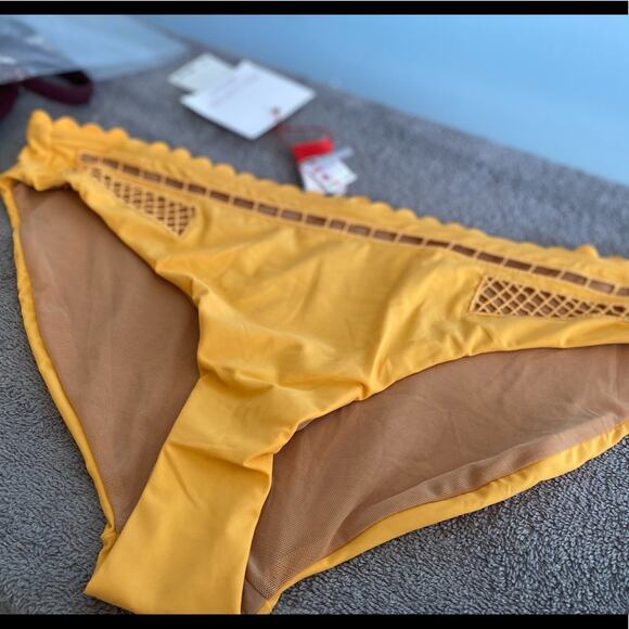 Red Carter scalloped trim Lola bikini bottom - Picture 5 of 9